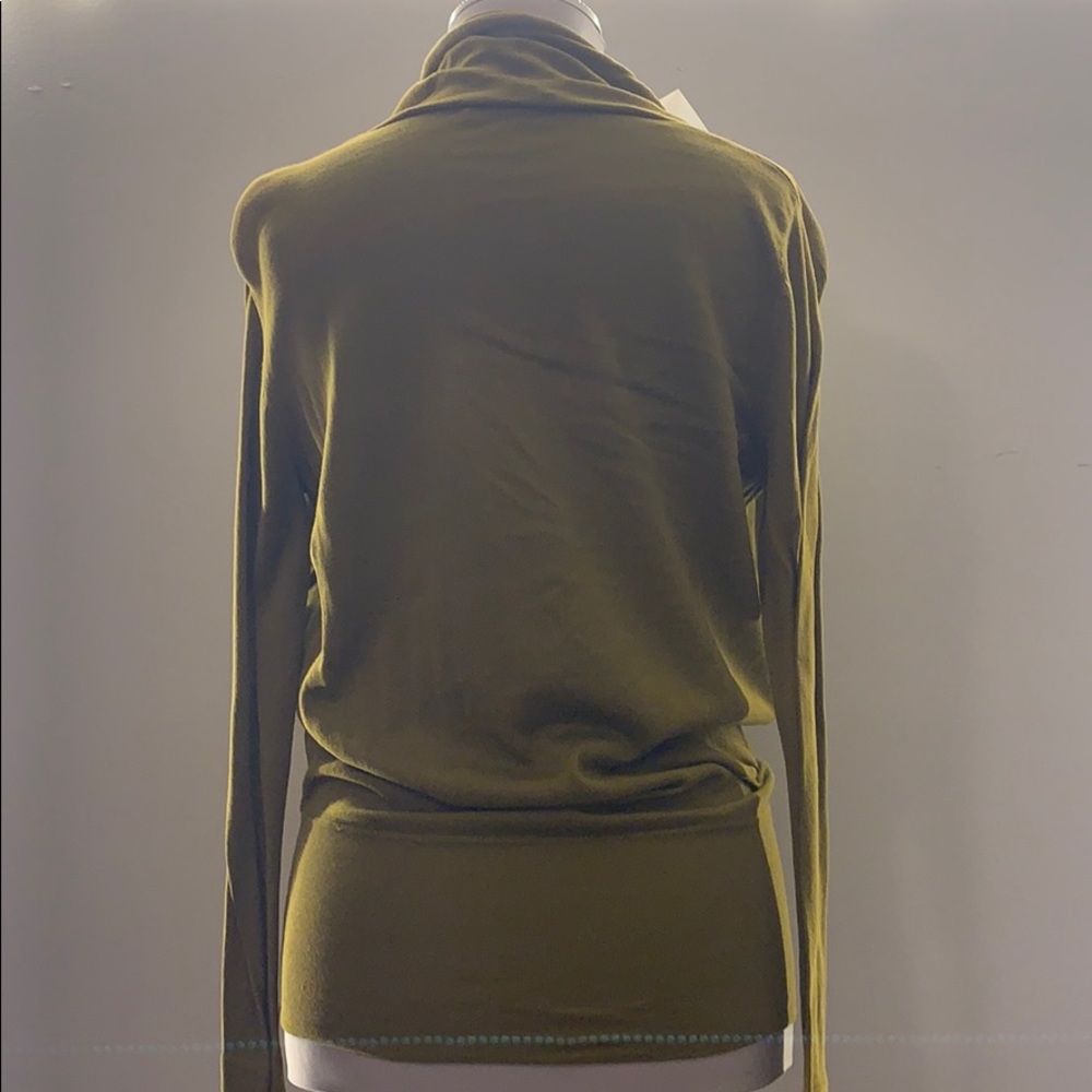 Top - Picture 2 of 3